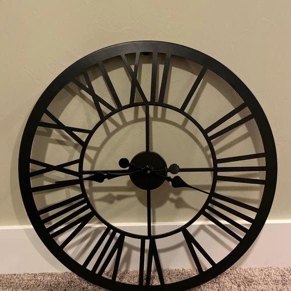 Hanging clock - Picture 3 of 3